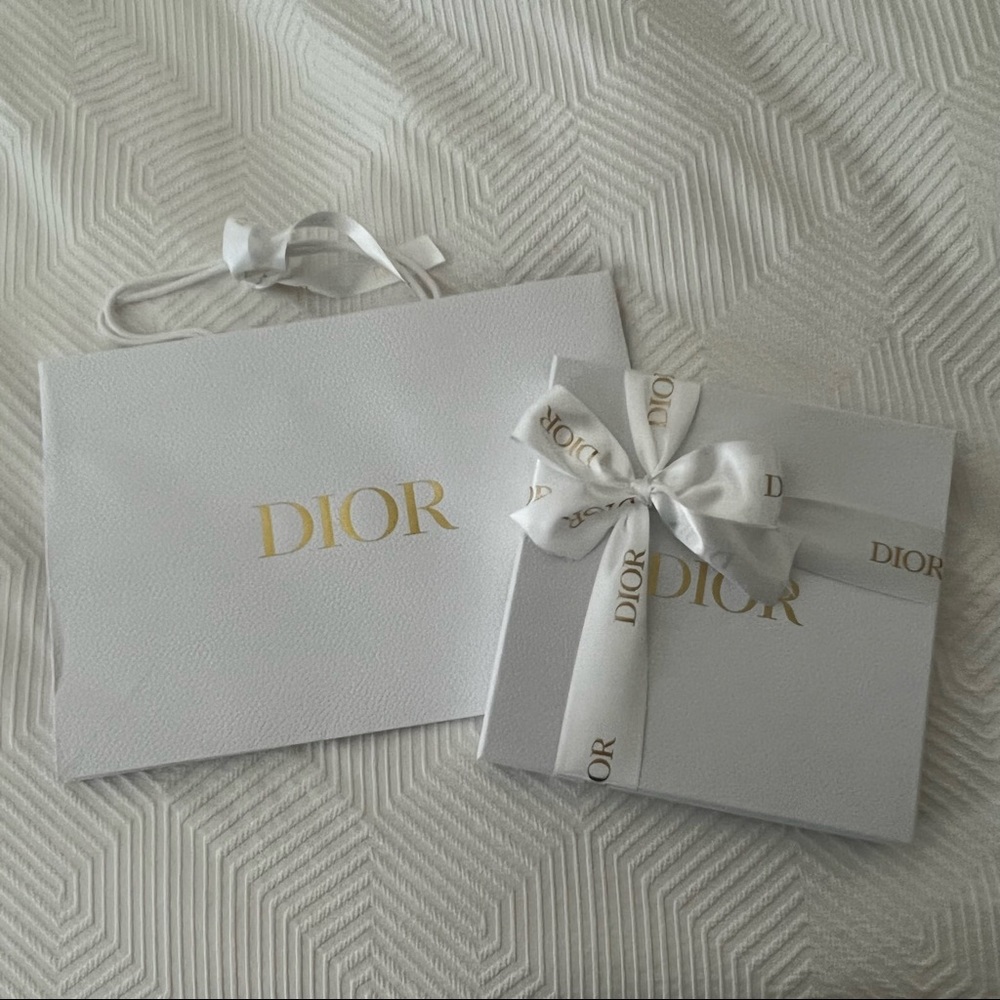 Dior White Textured Packaging Gift Box and Shopping Bag (Medium Size)